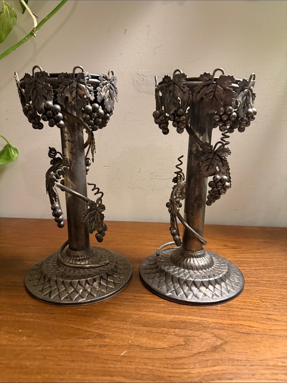 Vintage STUDIO SILVERSMITHS Ornate Taper/Pillar Candle Holder Grapevine Leaves